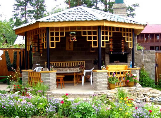 Фото 1 – Беседка на дачном участке