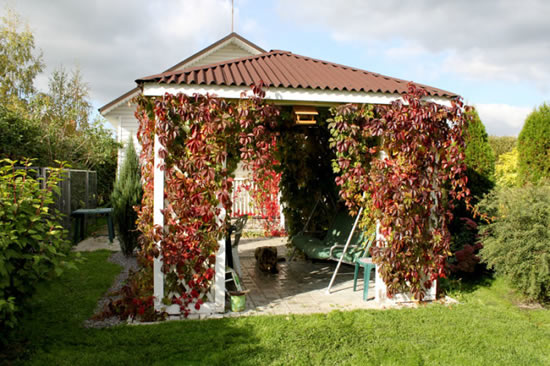 Фото 1 – Беседка с декоративной решеткой