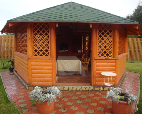 Фото 1 – Деревянная беседка с мангалом