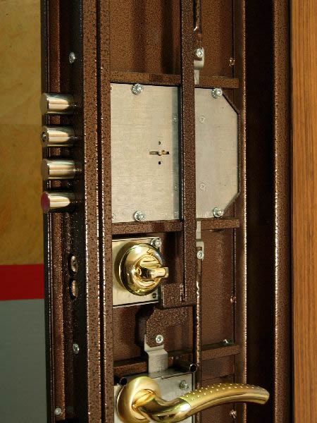 Фото 1- Дверной замок