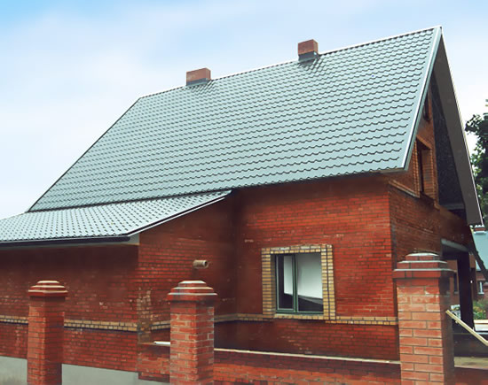 Фото 1 - Пример двускатной кровли из металлочерепицы