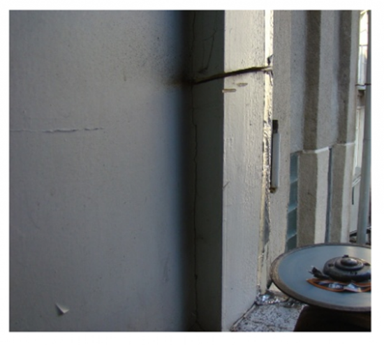 Фото 1 - Пропилы в старой оконной раме для демонтажа