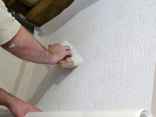 Разравнивание полотна по стене