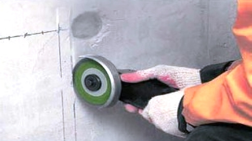 Фото 1 - Штробление стен болгаркой