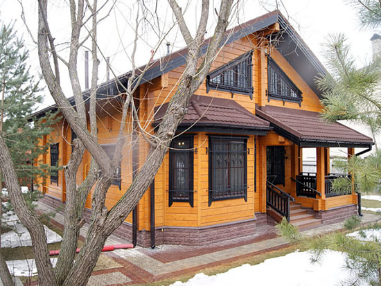 Фото 1 – Сруб, построенный с применением бруса