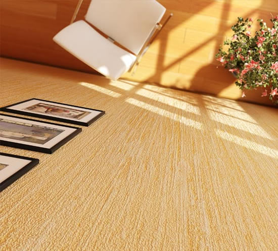 Традиционная флорентийская штукатурка под дерево (с эффектом пробкового дерева) Florentino от Clavel в коридоре