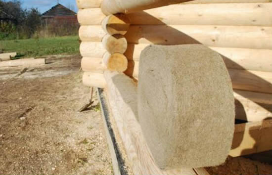 Фото 1 – Утепление венцов