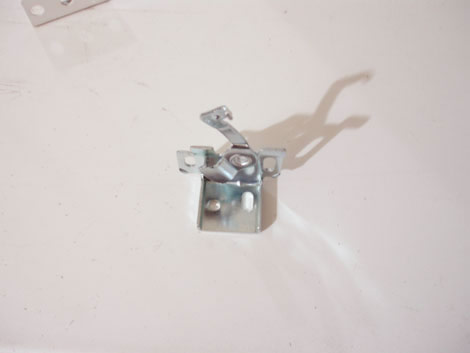 Фото 1 - Выполнив разметку, размещаем крепление на стене