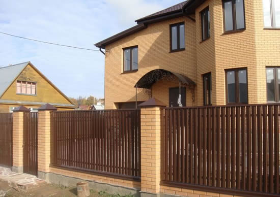 Фото 1 – Забор из профнастила