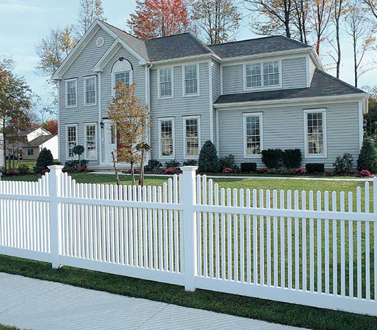 Фото 1 – Забор из штакетника