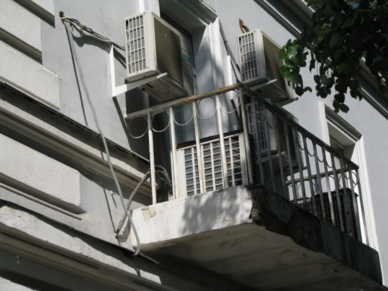 Фото 1 — Заказчик должен иметь разрешение на установку кондиционера, если это предусмотрено строительными нормами