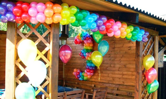 Фото 10 – Беседка, декорированная воздушными шариками