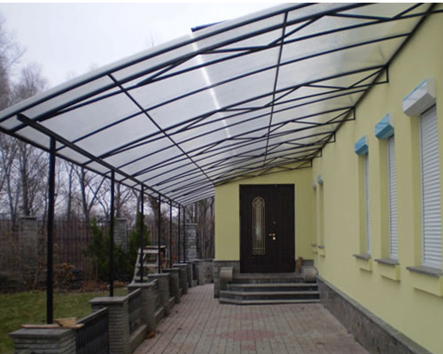 Фото 10 – Навес из поликарбоната