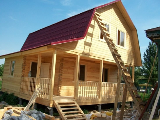 Фото 10 – Привлекательность дачного дома, возводимого из натурального бруса