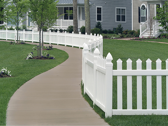 Фото 11 – Ограждение из пвх штакетника