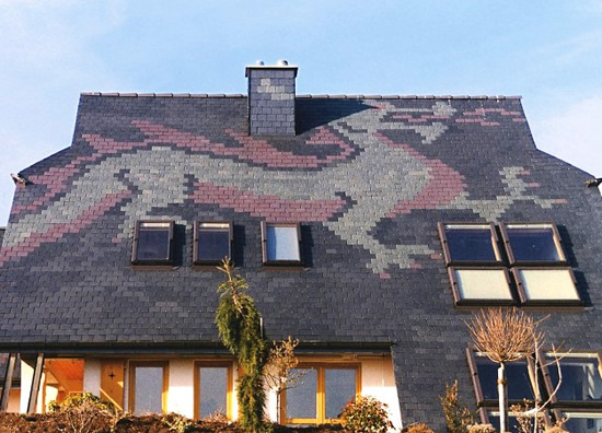 Фото 11 - Оригинальное оформление крыши с помощью разноцветной мягкой черепицы