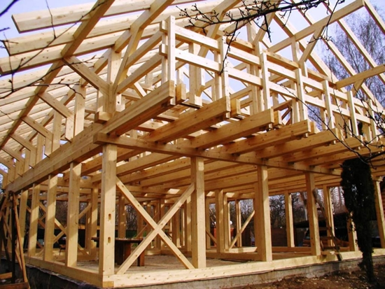 Фото 13 – Возведение каркаса