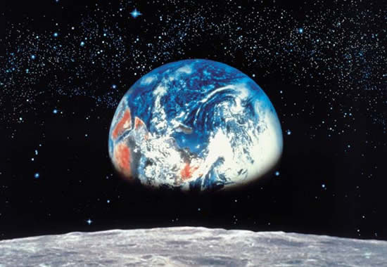 Фотообои на стену Земля и Луна Komar 8-019 Earth l Moon