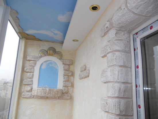 Фото 16 - На балконе удобнее устанавливать точечные светильники, т. к. они занимают не много места