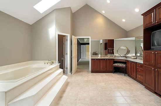 Фото 17 - На мансарде освещение во многом будет зависеть от ската крыши