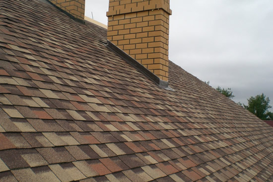 Фото 19 - Ламинированная черепица создает очень интересный визуальный эффект