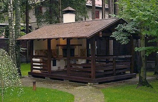 Фото 2 – Беседка из бруса с печью