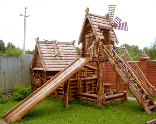 Фото 2 – Деревянный домик беседка