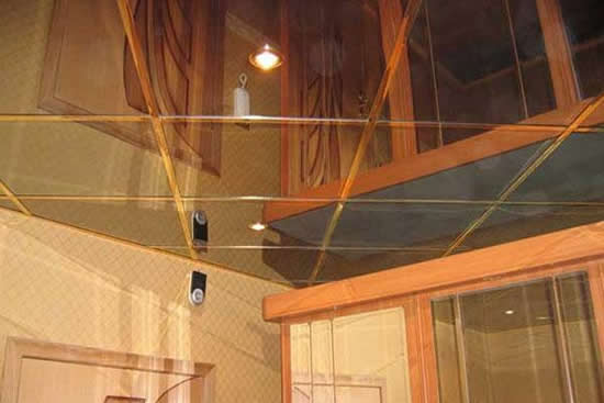 Фото 2 - Отполированный до идеального блеска алюминий, имитирующий цвет серебра, меди и золота, позволяют создать в помещении ощущение настоящей роскоши