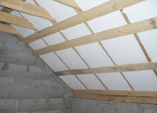 Фото 2 – Пример правильного утепления листовым пенопластом