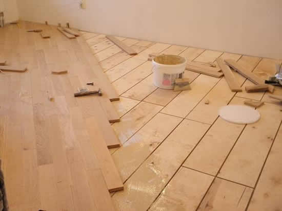 Фото 2 - Процесс укладки паркета