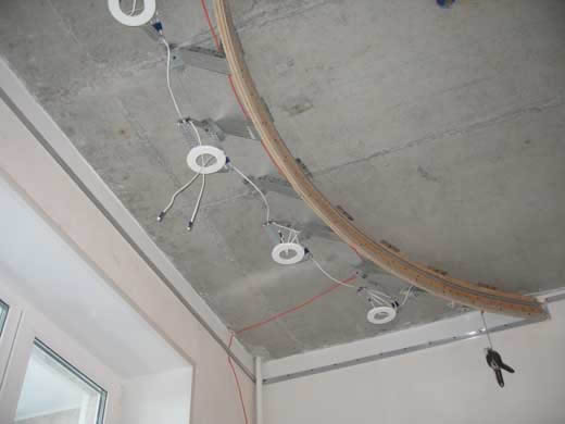 Фото 2 — Устанавливаем стойки светильников