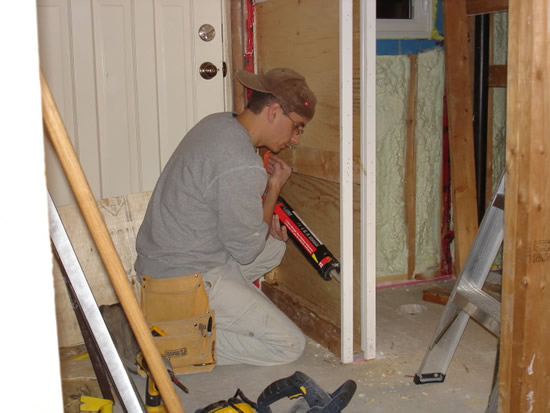 Фото 2 — Установка деревянной двери