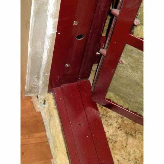 Фото 2 - Установленная коробка дверей