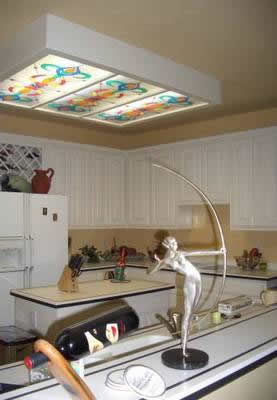 Фото 2 - Витраж на потолке кухни