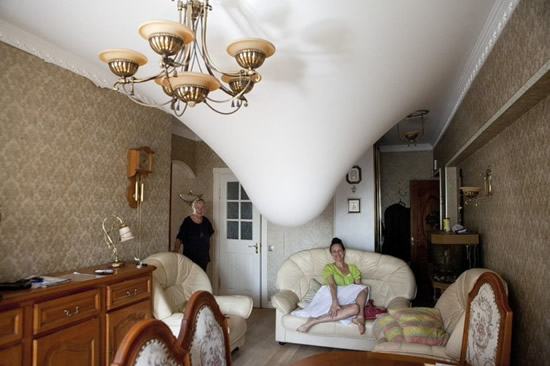 Залив натяжного потолка