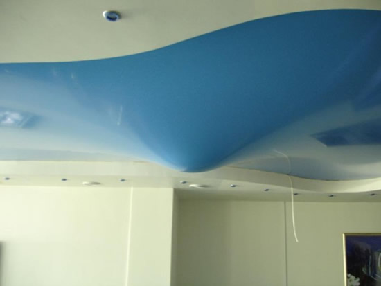 Затопленный натяжной потолок