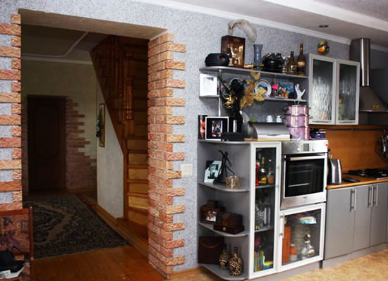 Использование жидких обоев в коридоре