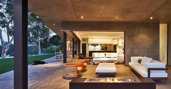 Фото 28 - Венецианка на потолок - решение в интерьере загородного дома