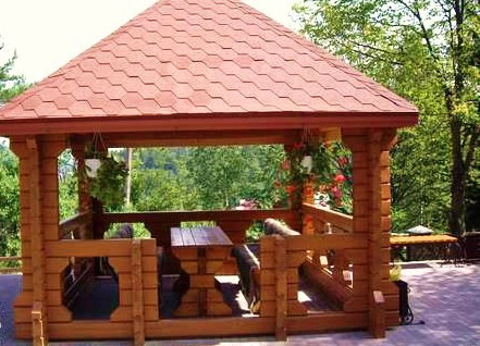 Фото 3 – Беседка для дачи деревянная