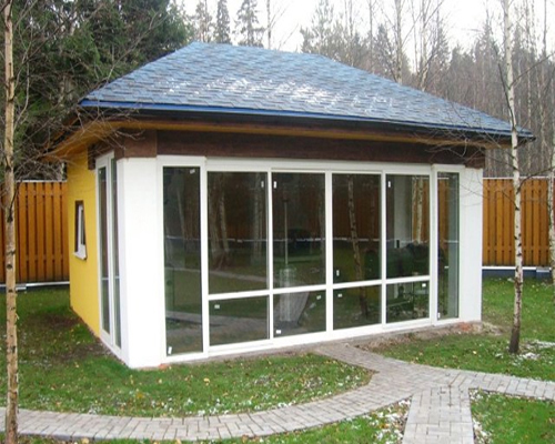 Фото 3 – Беседка с пластиковыми окнами