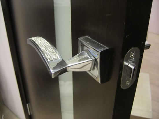 Фото 3 – Дверной замок