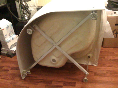 Фото 3 — Глубокий душевой поддон, вид снизу