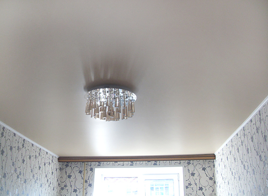 Изысканный сатиновый потолок