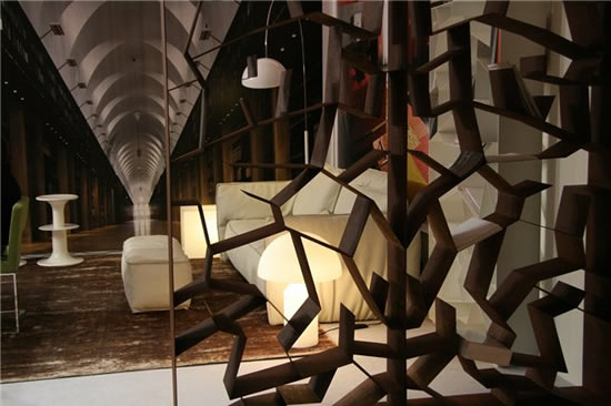 Эффект подвала' в интерьере дополнен фотообоями с перспективой в соответствующем цветовом стиле