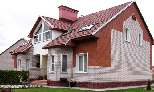 Фото 3 – Кирпичный дом на винтовых сваях