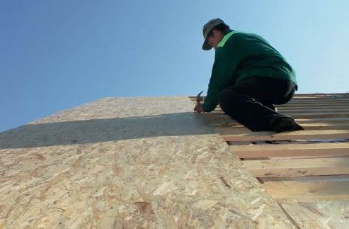 Фото 3 – Монтаж обрешетки крыши