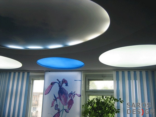 Натяжной потолок SAROS DESIGN (Россия) в интерьере столичного офиса