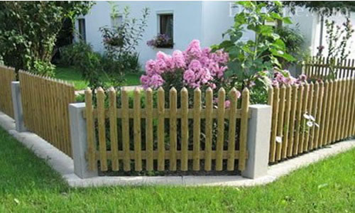 Фото 3 – Низкий деревянный забор из штакетника