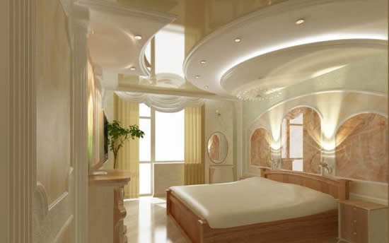 Оригинальный многоуровневый потолок с применением глянцевого натяжного полотна