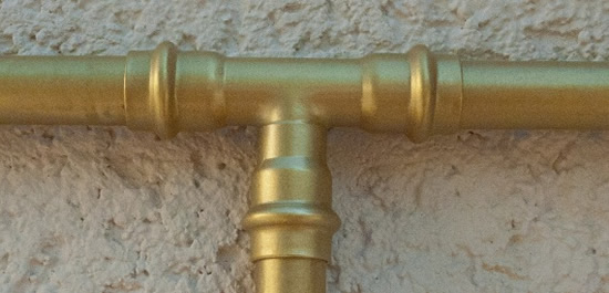 Фото 3 - Открытая проводка в трубах